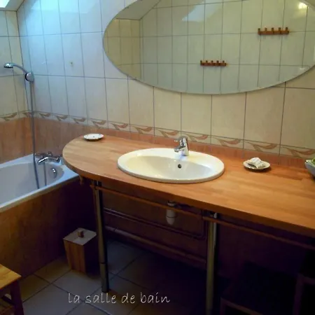 Vakantiehuis La Celle, 5 Pieces, 11 Personnes - Fr-1-489-16 La Celle (Auvergne)